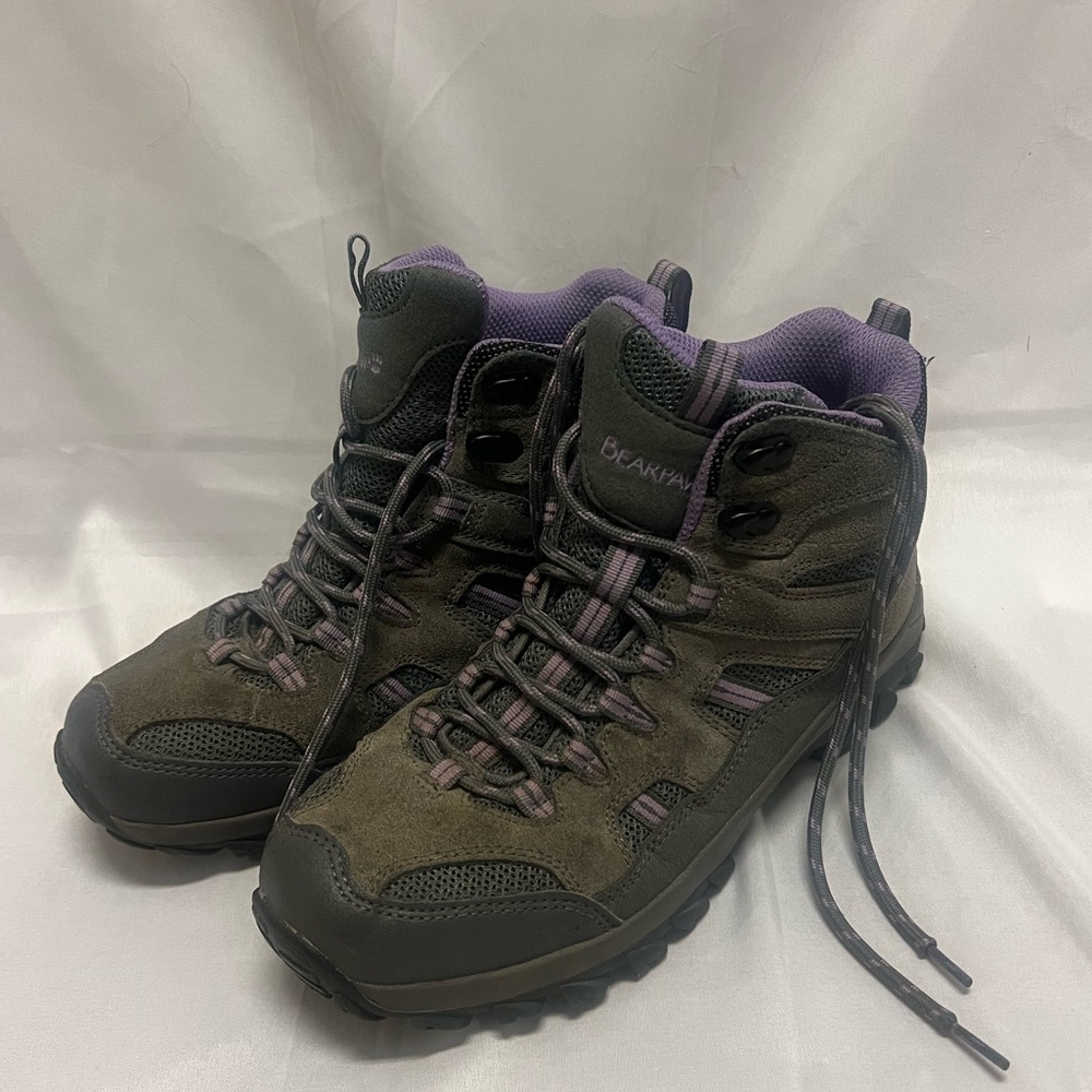 BearPaw Zephyr Mid Hiking Boots Woman’s Size 8
